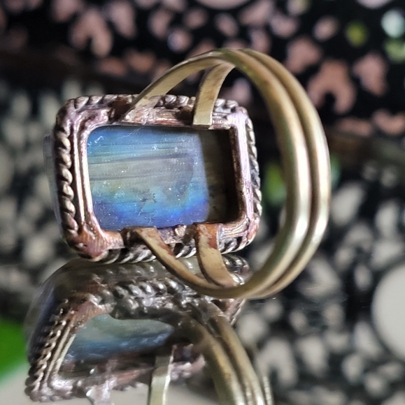 Flashy Labradorite ring - Picture 3 of 5